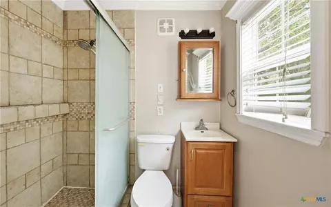 Bath - 2597 Danforth Ln, Ingleside, TX 78362 photo 2 of 3