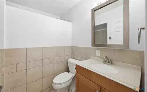 Bath - 2597 Danforth Ln, Ingleside, TX 78362 photo 1 of 3