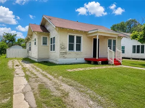 542 Mcintyre Ave, Taft, TX 78390