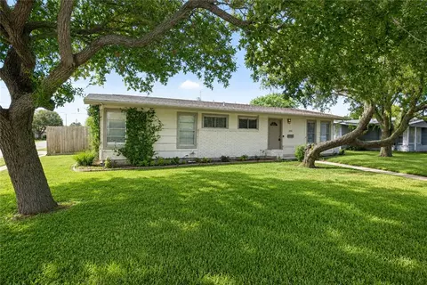 1001 Driftwood Pl, Corpus Christi, TX 78411