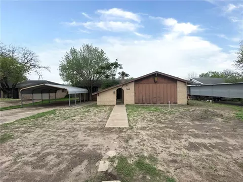 908 Fannin St, George West, TX 78022