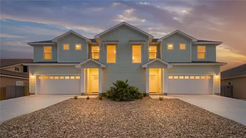 15501 Cruiser St #B, Corpus Christi, TX 78418