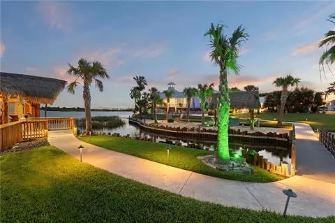140 Bay Harbor Dr, Aransas Pass, TX 78336