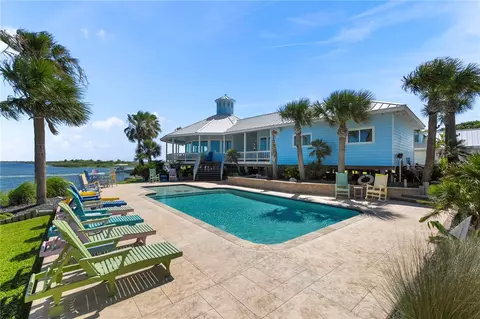 140 Bay Harbor Dr, Aransas Pass, TX 78336