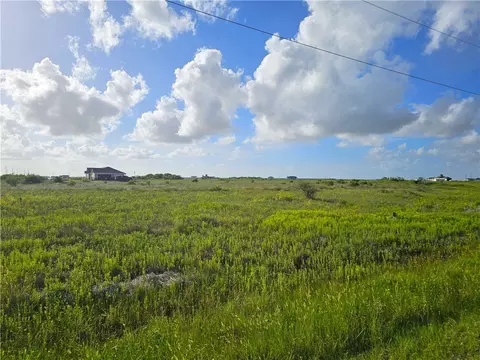 125 Duckhaven Dr, Rockport, TX 78382