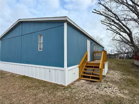 913 Grand View St, Corpus Christi, TX 78418