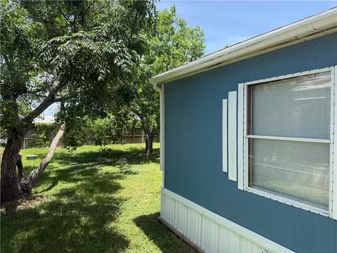 913 Grand View St, Corpus Christi, TX 78418