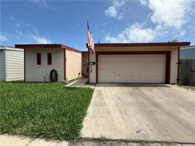 32 S Commonsway Dr, Portland, TX 78374