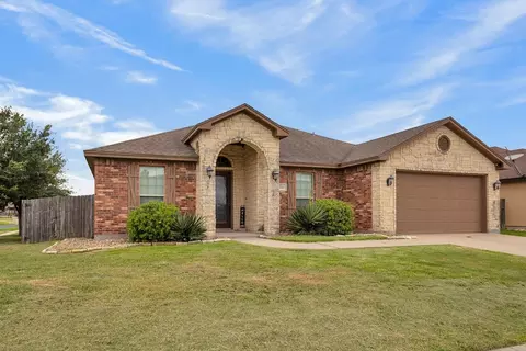 3721 Lake Mcqueeney, Robstown, TX 78380