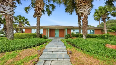 2011 Ocean Dr, Corpus Christi, TX 78404