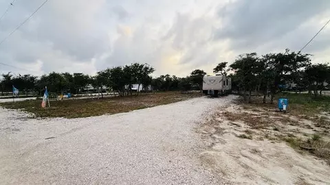 1403 Dallas St, Rockport, TX 78382