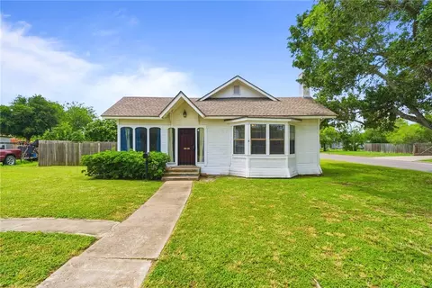 629 W Yoakum Ave, Kingsville, TX 78363