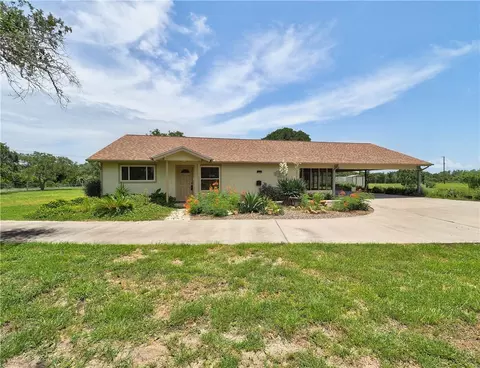 855 Jacoby Ln, Aransas Pass, TX 78336