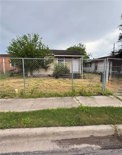 2925 Greenwood Dr, Corpus Christi, TX 78405