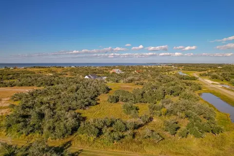 427 Sanctuary Dr, Rockport, TX 78382