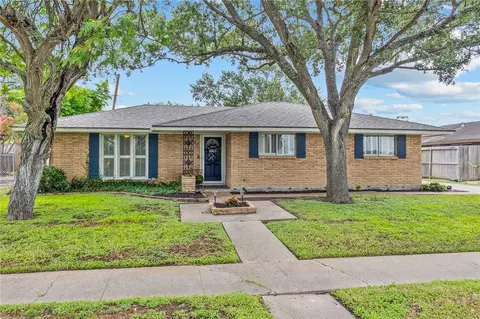 922 Meadowbrook Dr, Corpus Christi, TX 78412