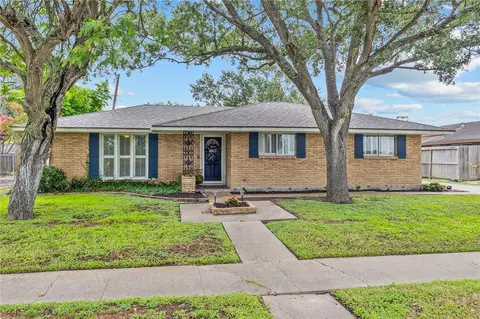 922 Meadowbrook Dr, Corpus Christi, TX 78412