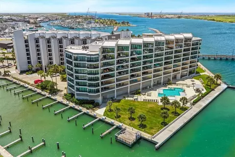 1000 N Station St #104, Port Aransas, TX 78373