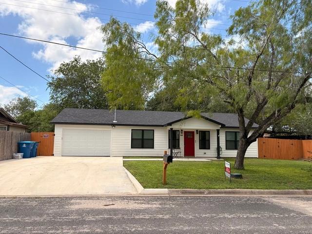 1400 W Crockett St, Beeville, TX 78102