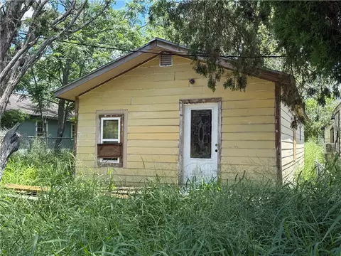 928 Indiana St, Robstown, TX 78380