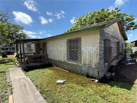 933 Ross #1/2, Robstown, TX 78380