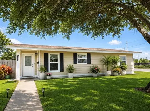 1202 Crosby St, Portland, TX 78374