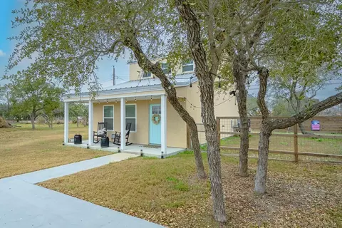 129 Palmetto Pt, Rockport, TX 78382