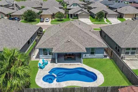2201 Spoonbill Dr, Corpus Christi, TX 78414
