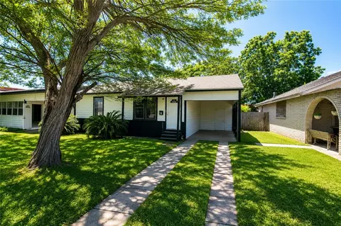 917 E Kenedy Ave, Kingsville, TX 78363