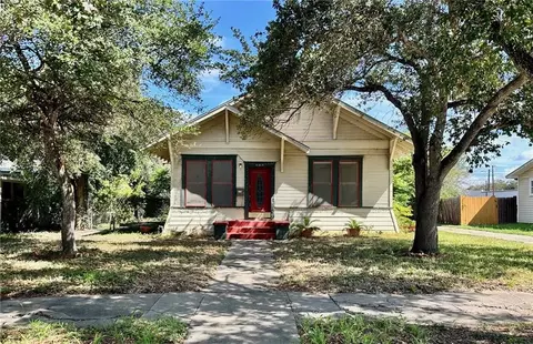 518 E Kenedy Ave, Kingsville, TX 78363