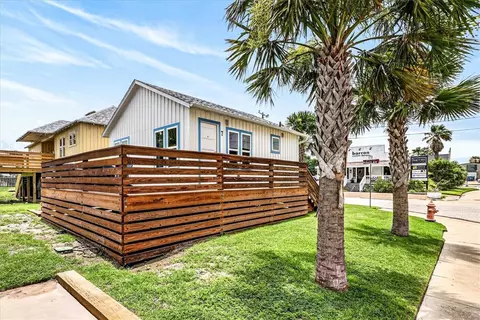 340 N Alister St #7, Port Aransas, TX 78373