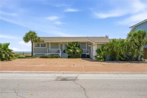 1860 Bay Shore Dr, Rockport, TX 78382