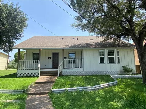625 W Market St, Sinton, TX 78387