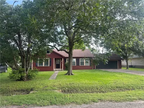215 W Heard, Refugio, TX 78377
