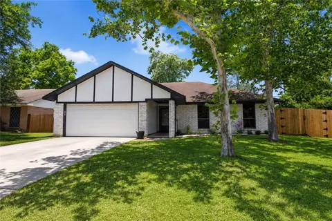 1211 E Hancock St, Beeville, TX 78102