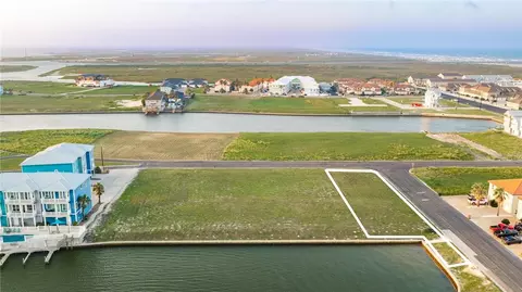 14741 Running Light Dr, Corpus Christi, TX 78418