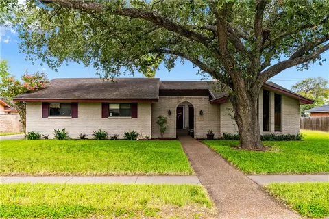 227 Seale Ave, Kingsville, TX 78363