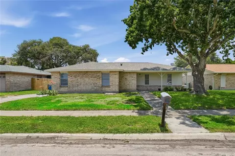 2113 Saint Charles Dr, Portland, TX 78374