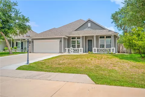 118 Norwood Oaks Dr, Rockport, TX 78382