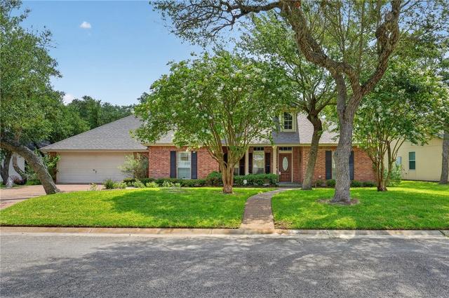 204 Champions Dr, Rockport, TX 78382