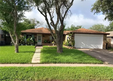 305 Birchwood Dr, Kingsville, TX 78363