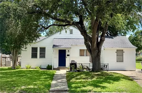 831 W Alice Ave, Kingsville, TX 78363