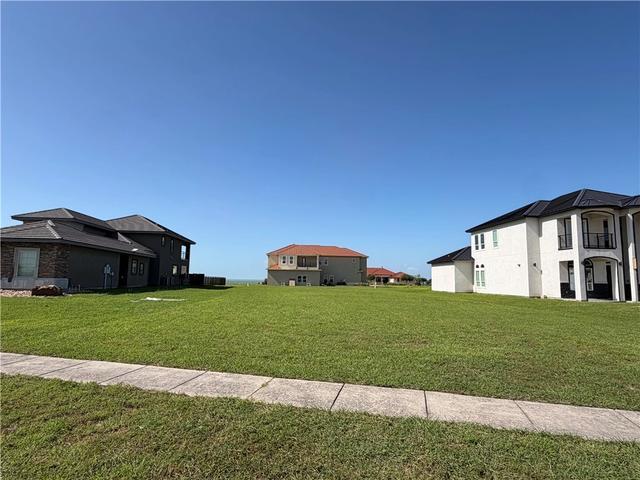 320 Country Club Blvd, Portland, TX 78374