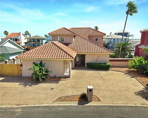 13513 Camino De Plata Ct, Corpus Christi, TX 78418