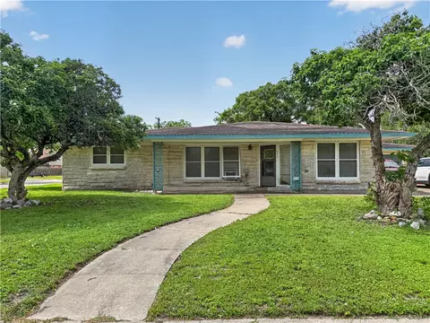 200 Ashburn Ave, Robstown, TX 78380