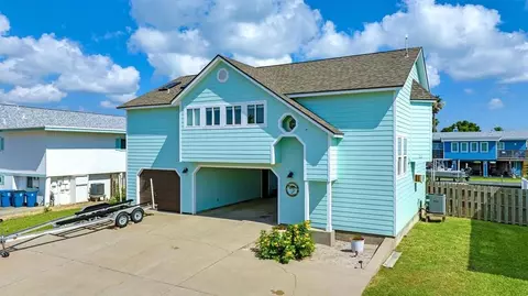 20 Flamingo Rd, Rockport, TX 78382