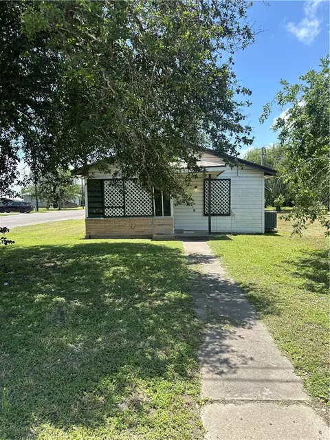 520 Avenue B, Sinton, TX 78387