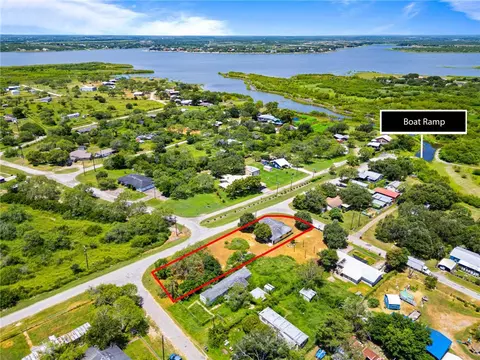 133 Lake St #1, Mathis, TX 78368