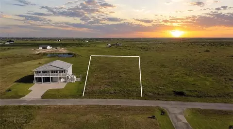140 Sunrise Dr, Rockport, TX 78382