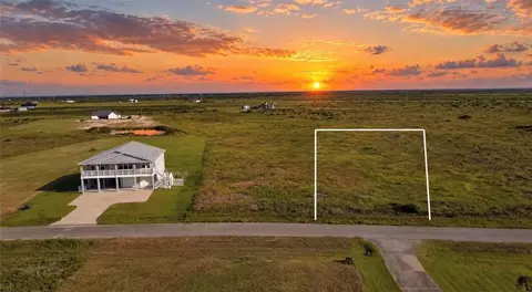 140 Sunrise Dr, Rockport, TX 78382